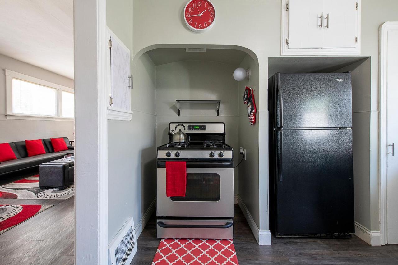 Holiday home The Rubi Lounge: Modern Brooklyn Escape With Parking & High-speed Wi-fi Cleveland